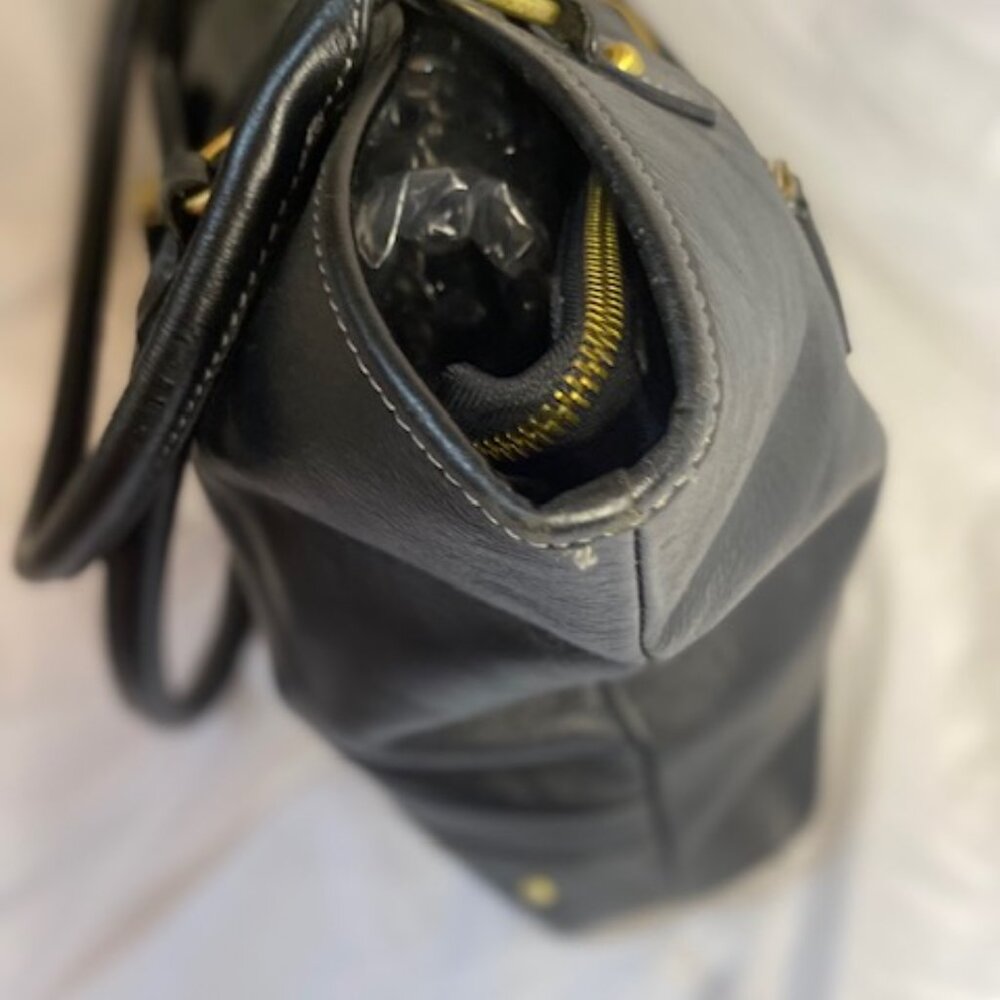 Etienne Aigner Large Black Leather tote/should bag with gold hardware - Picture 4 of 9